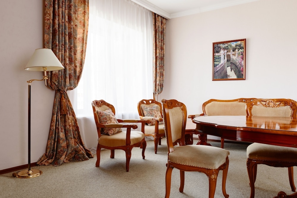 客室内のダイニングエリア