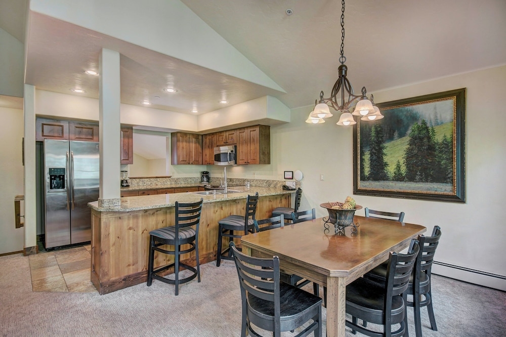 客室内のダイニングエリア