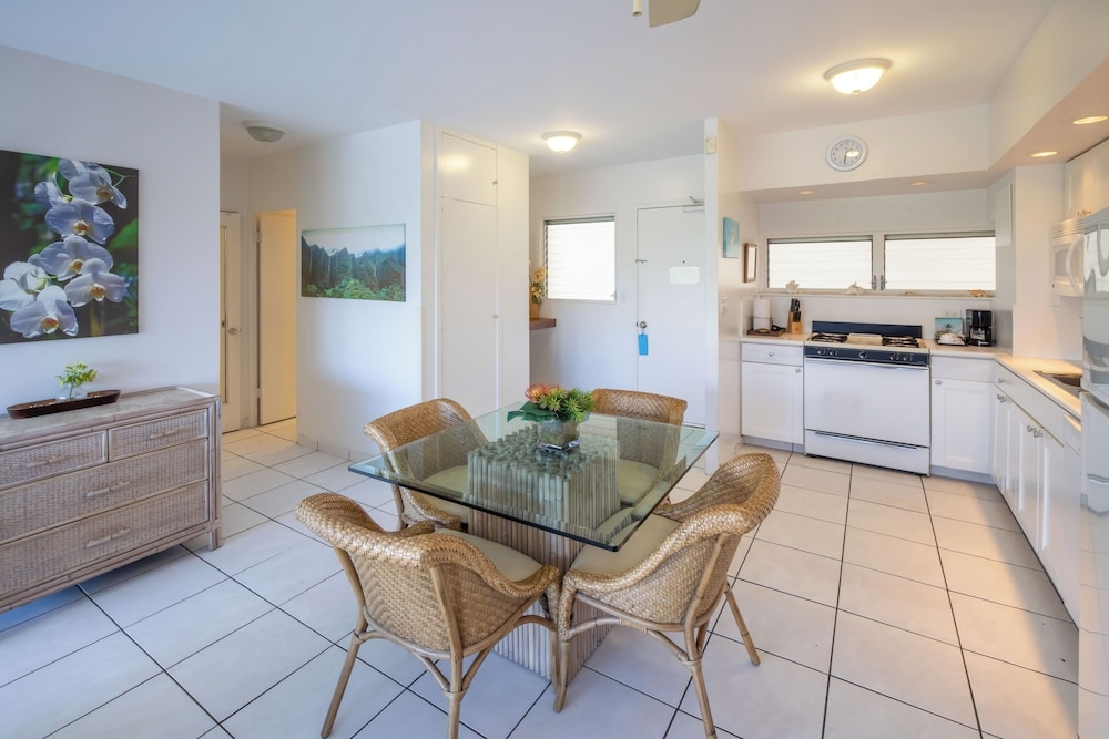 客室内のダイニングエリア