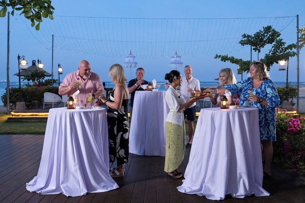 屋外ダイニングエリア