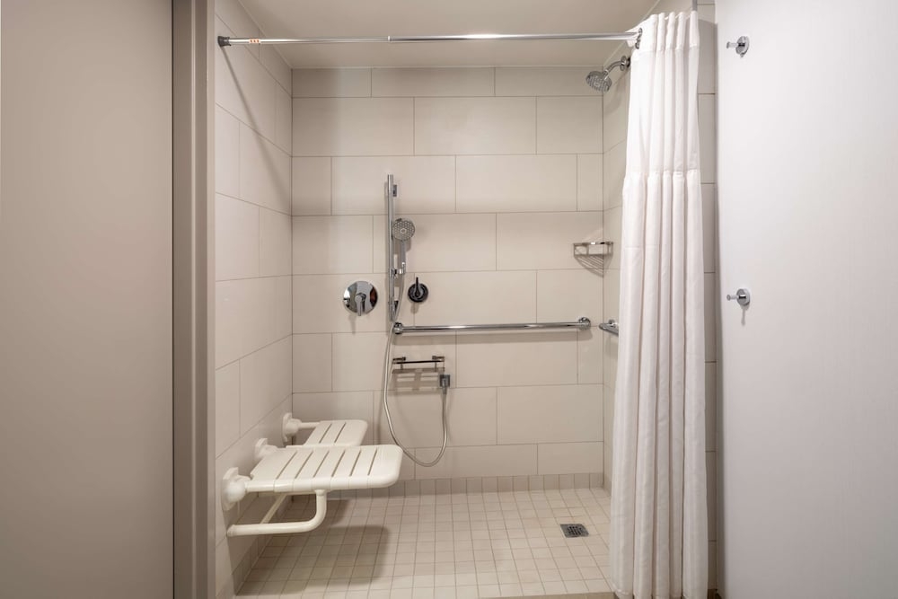 バスルームのシャワー