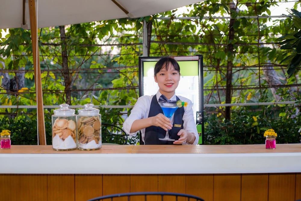 プールサイドバー