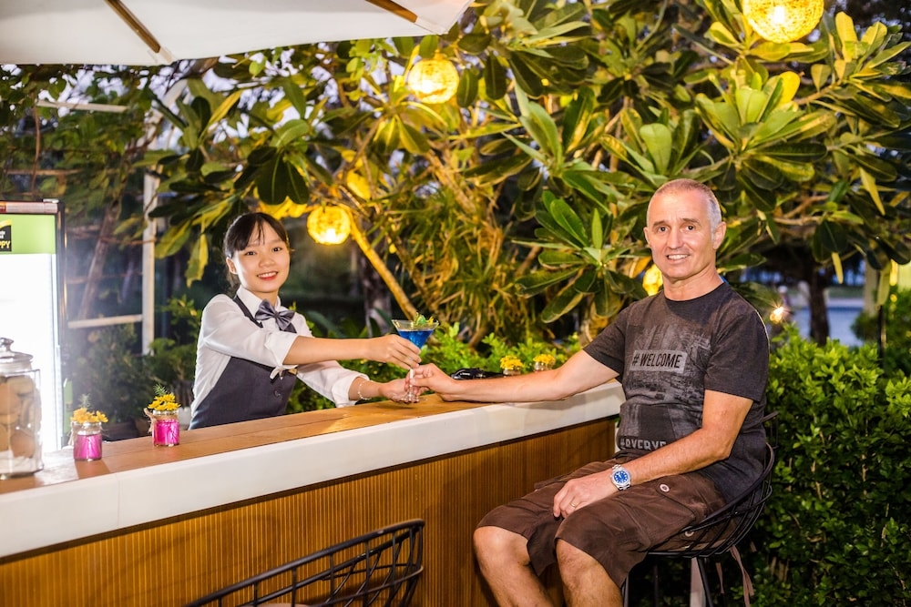 プールサイドバー