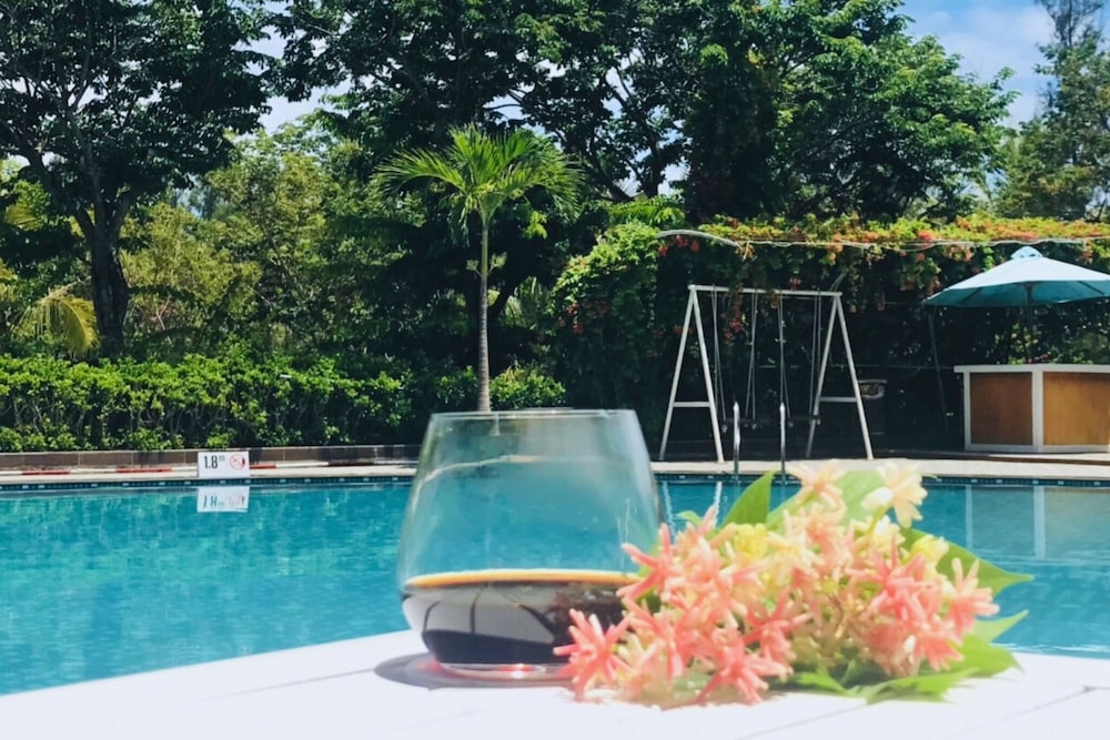 プールサイドバー