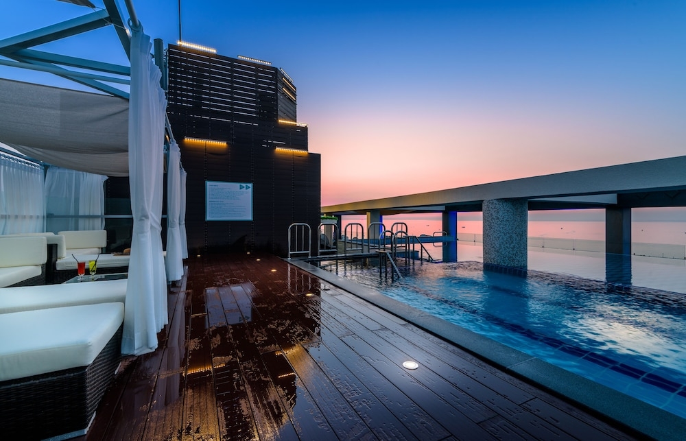 チェックイン / チェックアウト キオスク