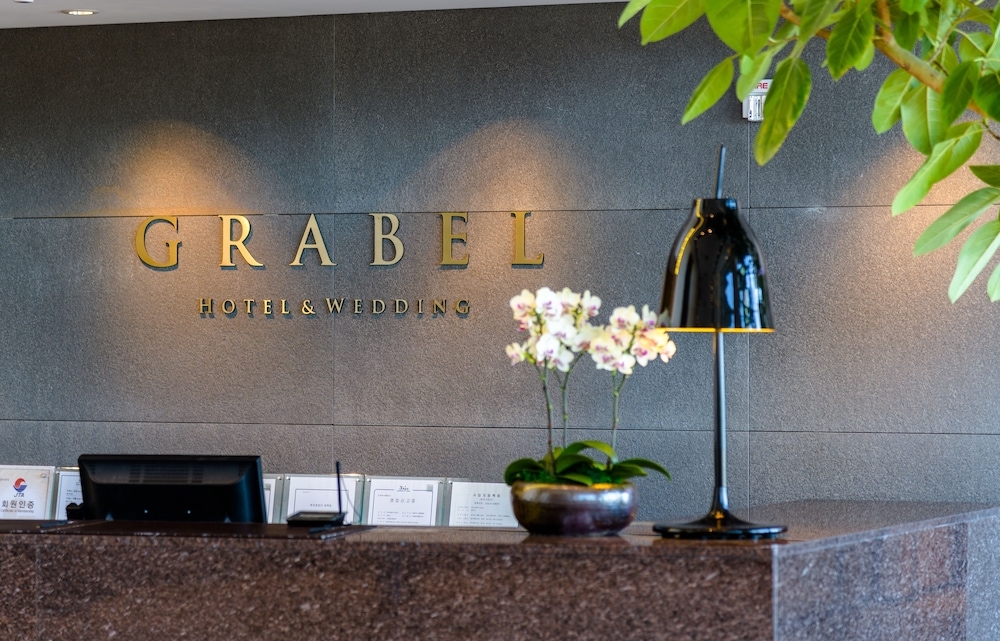 チェックイン / チェックアウト キオスク