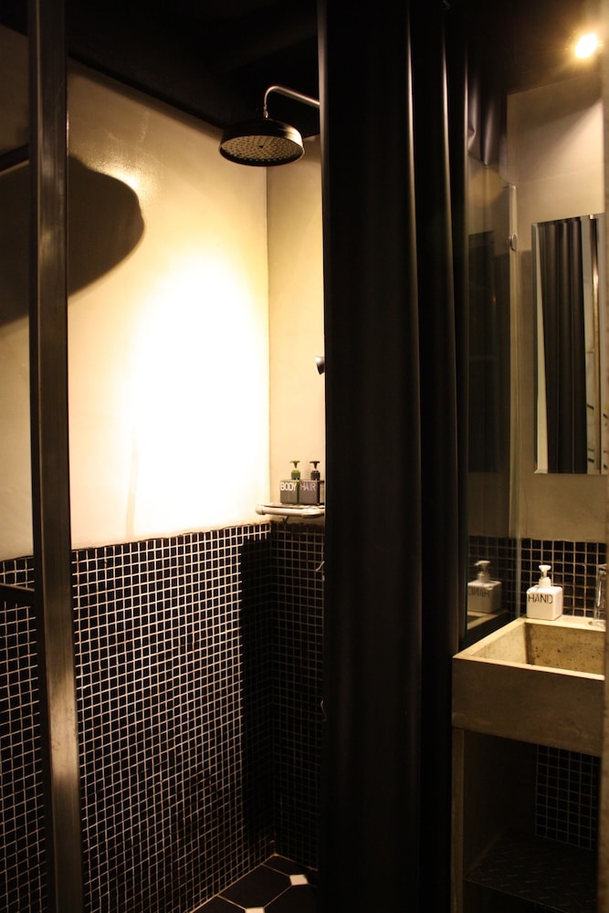 バスルームのシャワー