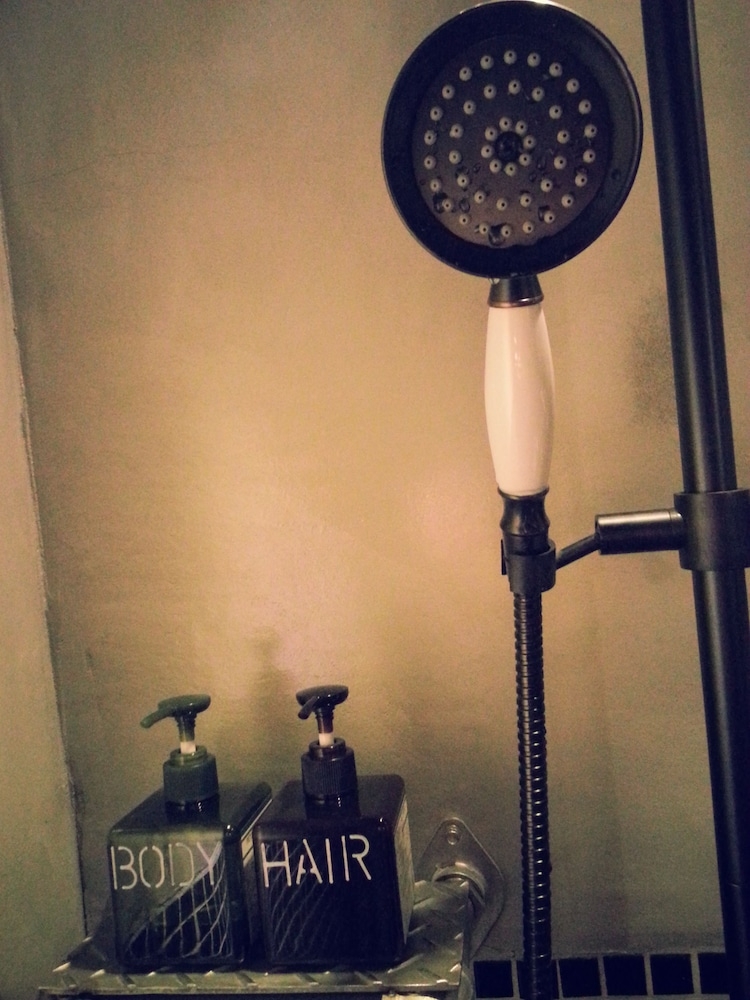 バスルームのシャワー
