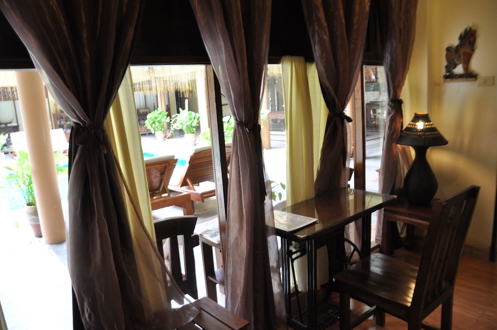 客室内のダイニングエリア