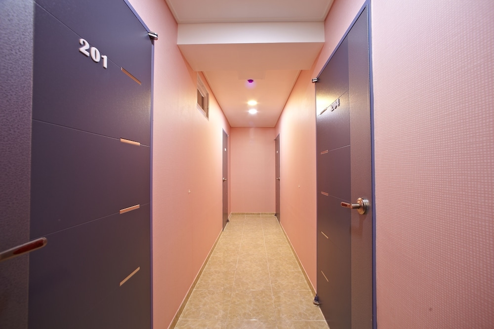 チェックイン / チェックアウト キオスク