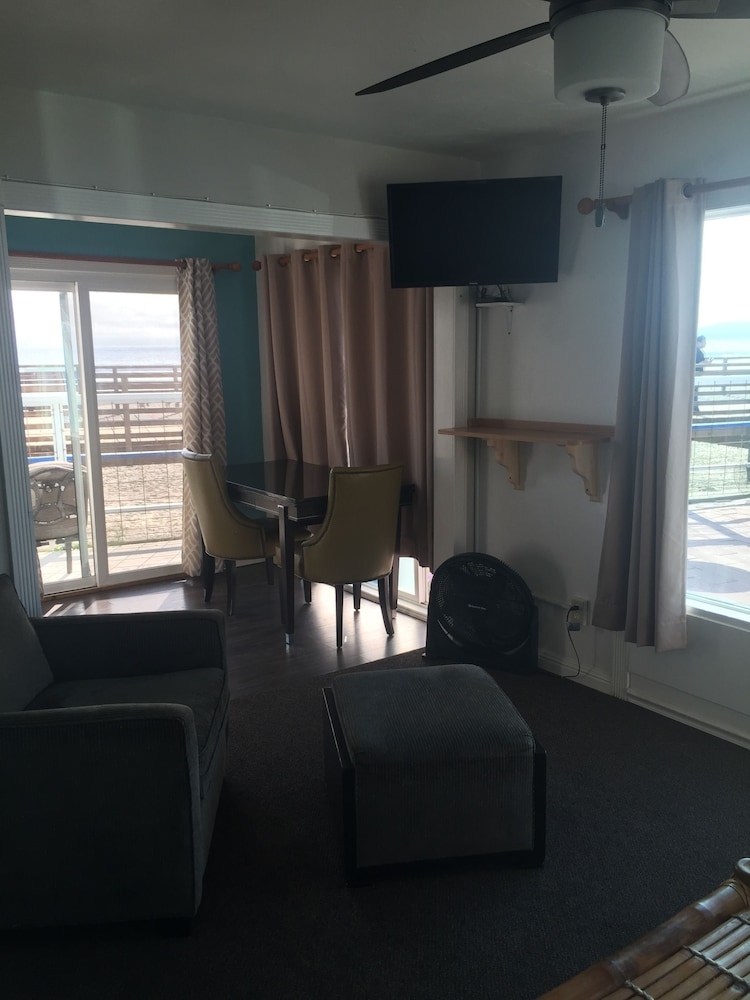 客室内のダイニングエリア