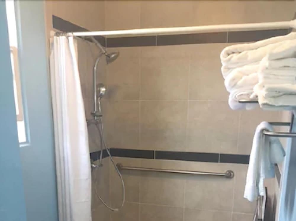 バスルームのシャワー