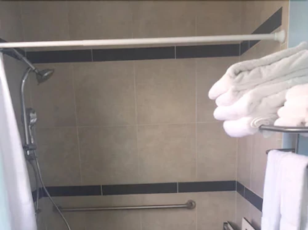 バスルームのシャワー