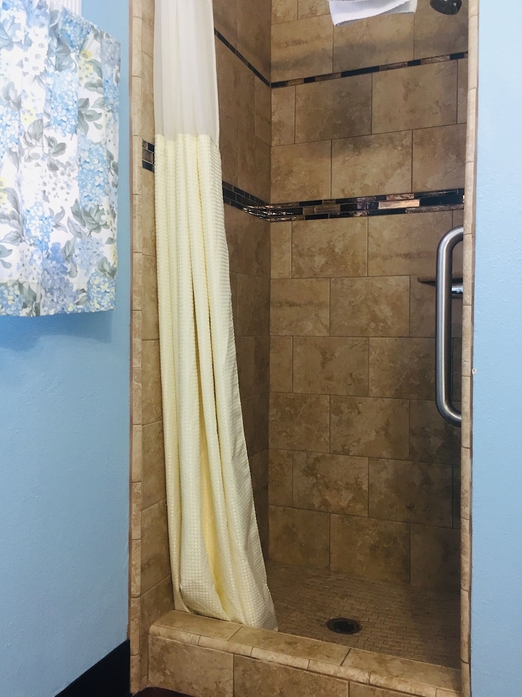 バスルームのシャワー