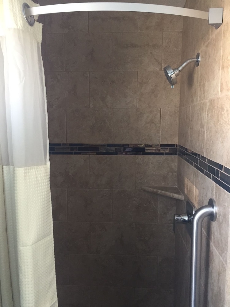 バスルームのシャワー