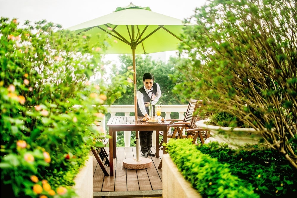 屋外ダイニングエリア