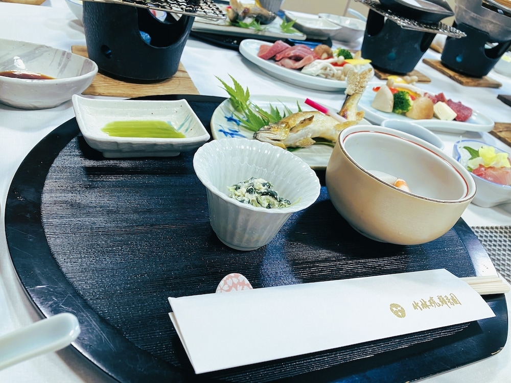 客室内のダイニングエリア