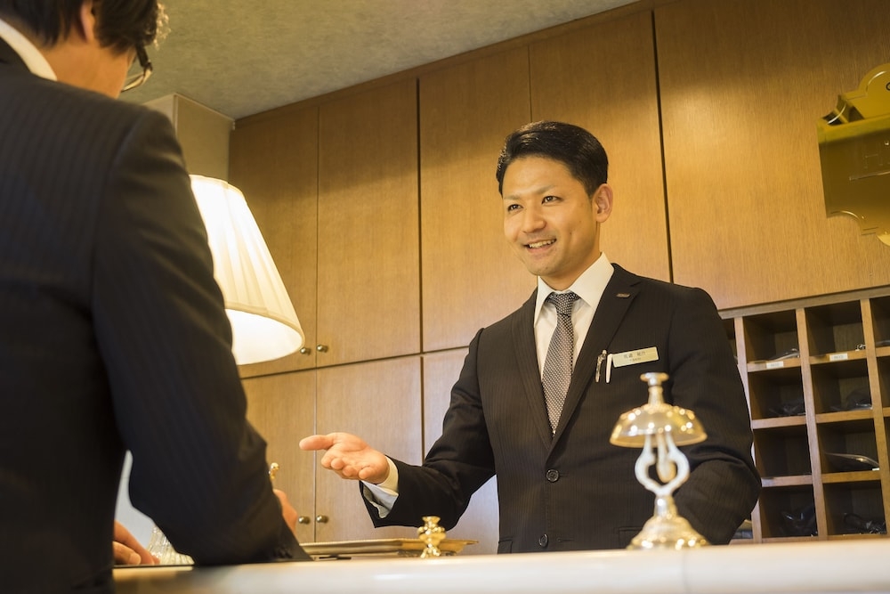 チェックイン / チェックアウト キオスク