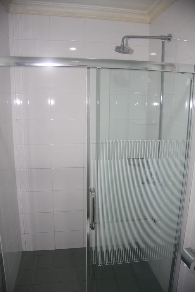 バスルームのシャワー