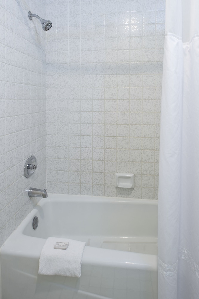 バスルームのシャワー