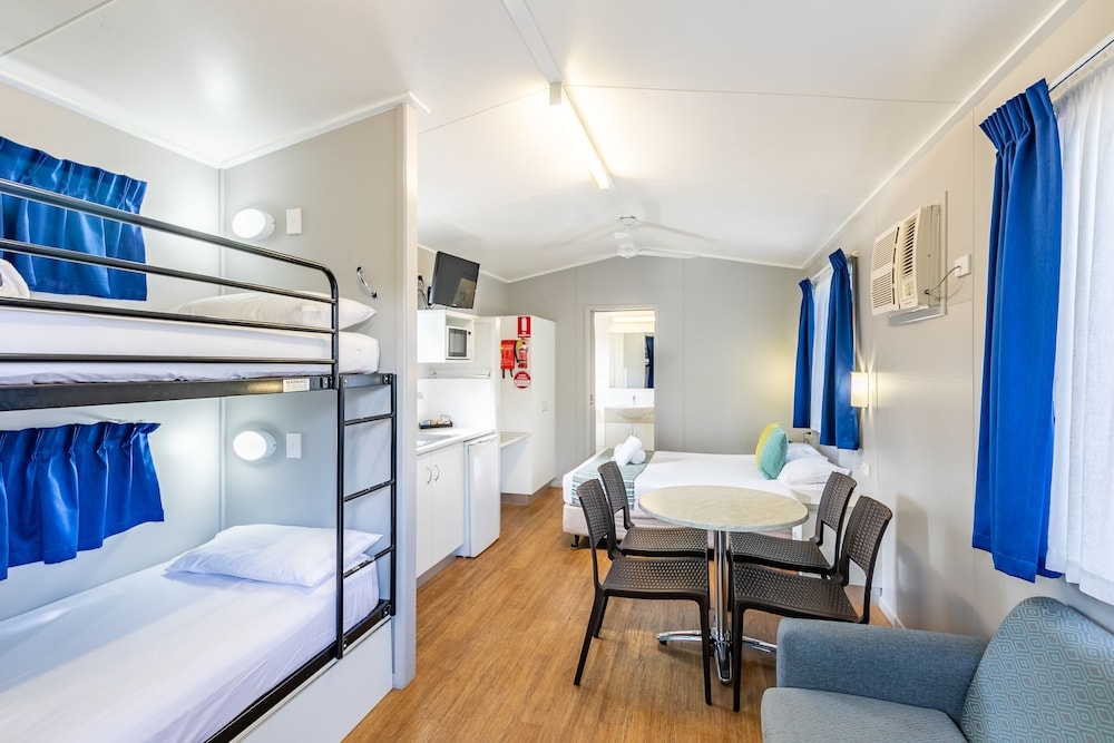 客室内のダイニングエリア