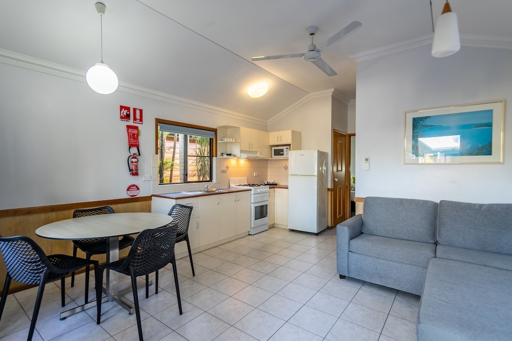 客室内のダイニングエリア