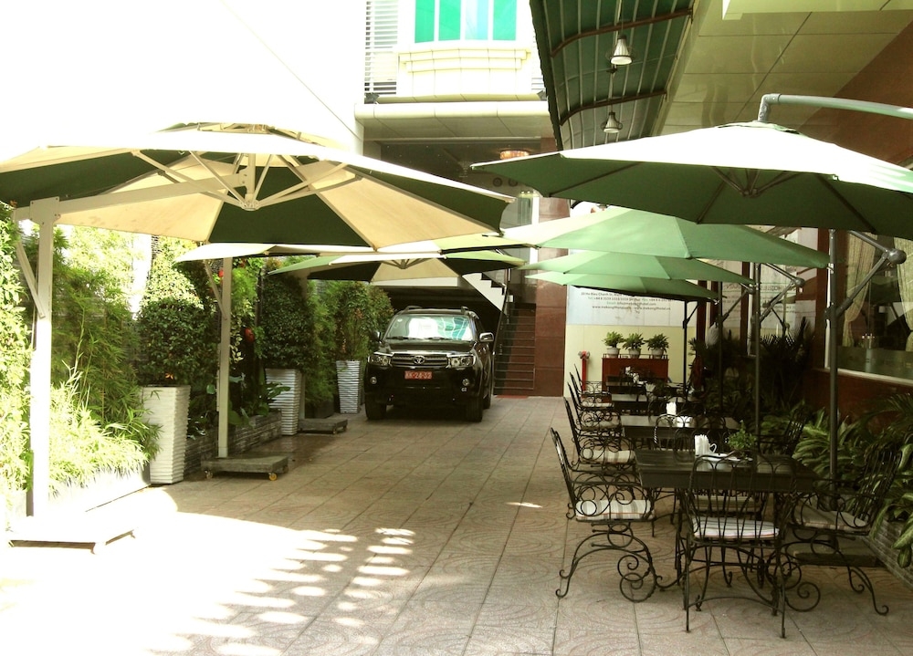 屋外ダイニングエリア