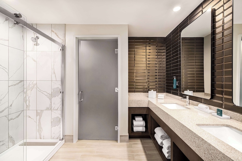 バスルームのシャワー