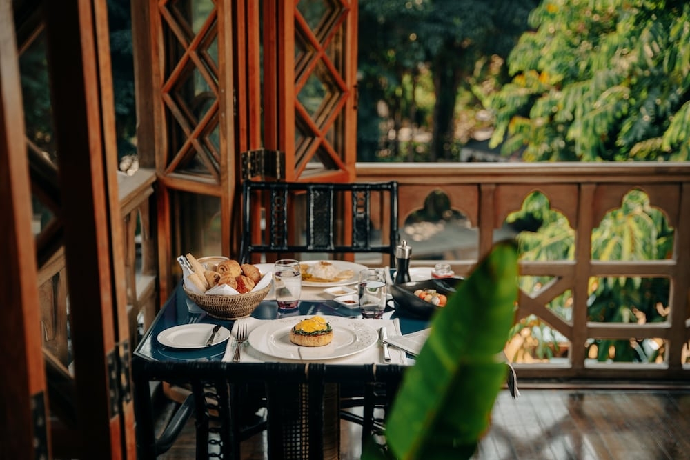 客室内のダイニングエリア