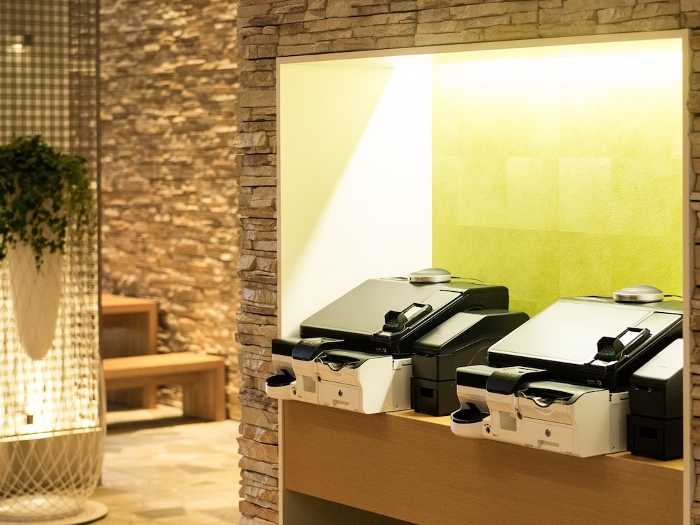 チェックイン / チェックアウト キオスク