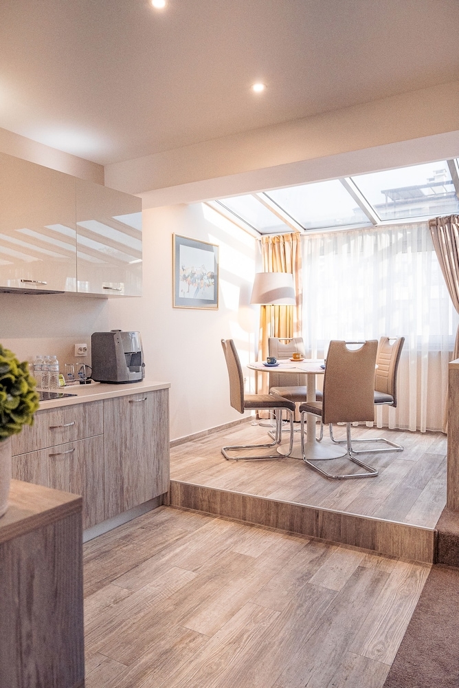 客室内のダイニングエリア