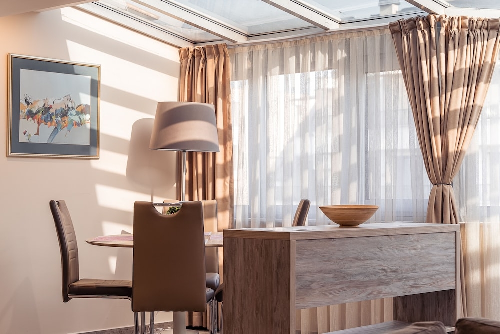 客室内のダイニングエリア