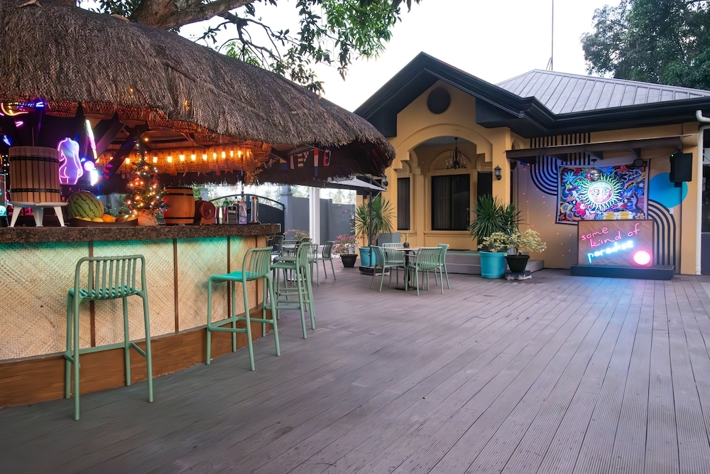 プールサイドバー