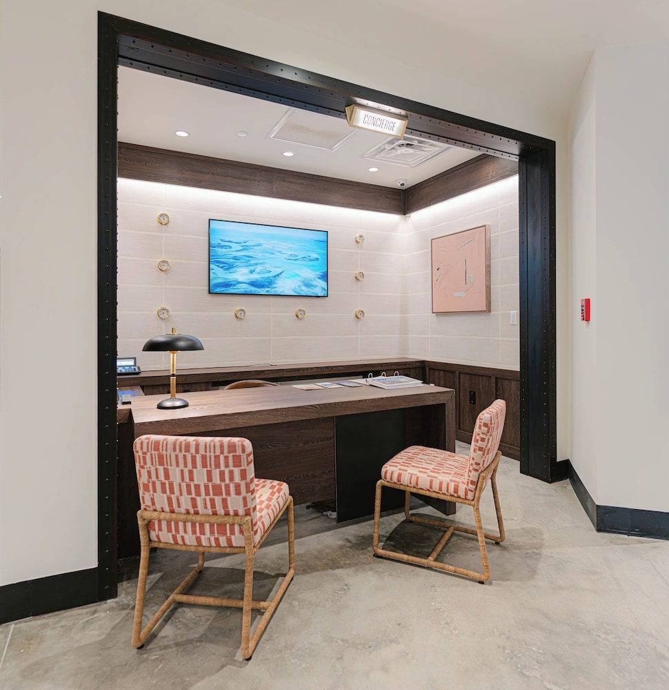 コンシェルジュ デスク