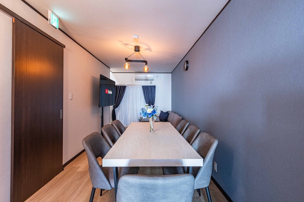 客室内のダイニングエリア