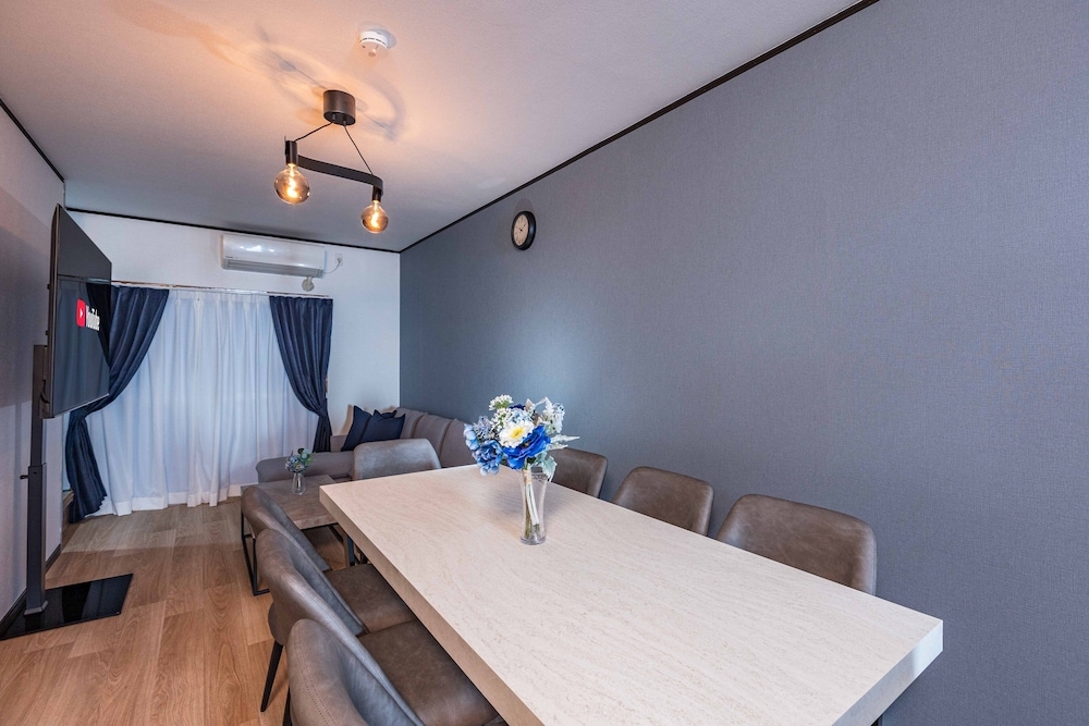 客室内のダイニングエリア