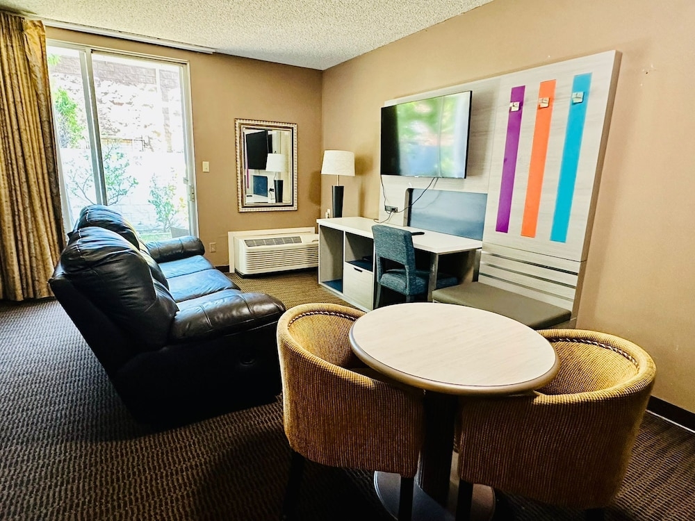 客室内のダイニングエリア