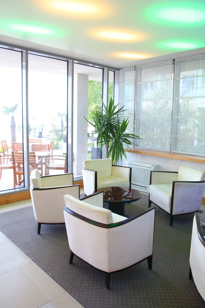 ロビーラウンジ