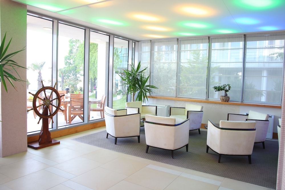 ロビーラウンジ