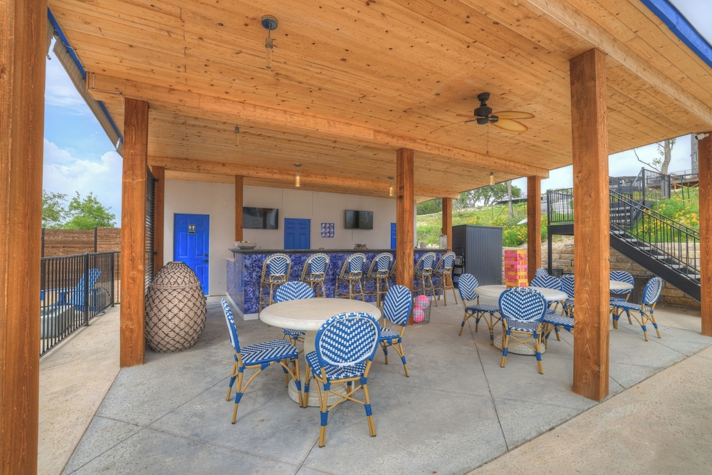 屋外ダイニングエリア