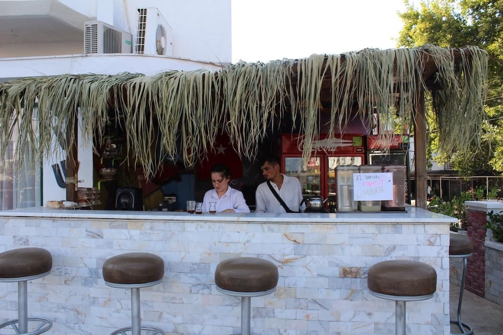 プールサイドバー