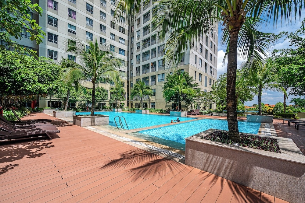 屋内 / 屋外プール