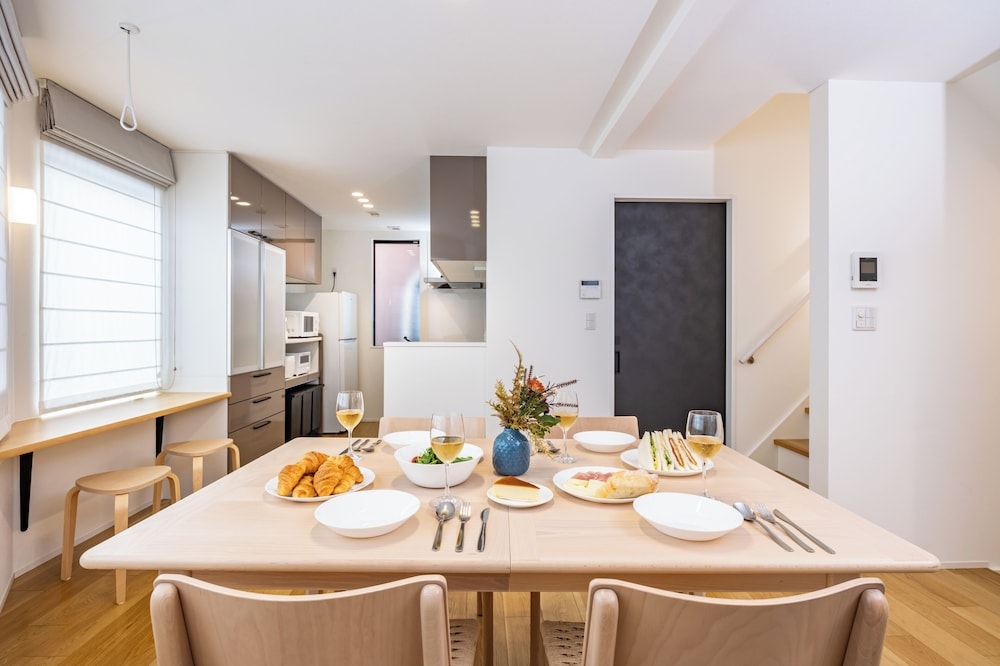 客室内のダイニングエリア