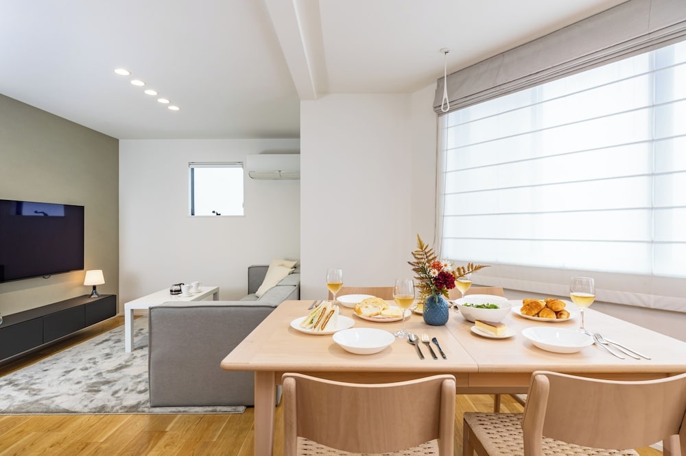 客室内のダイニングエリア