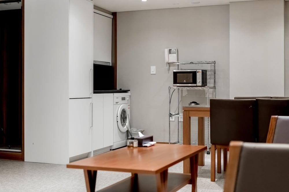 客室内のダイニングエリア