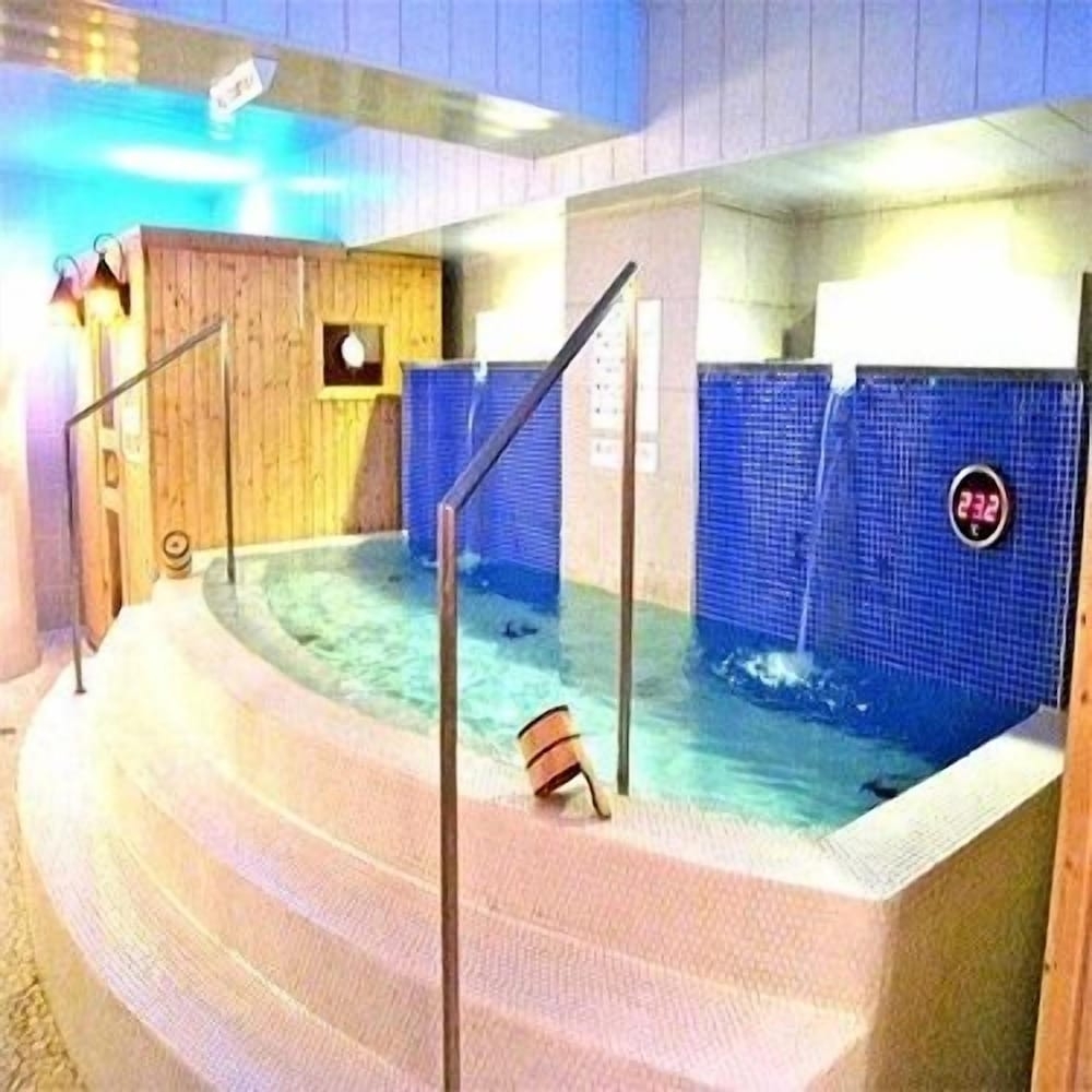 屋内スパ浴槽