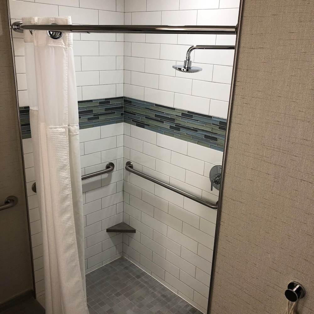 バスルームのシャワー