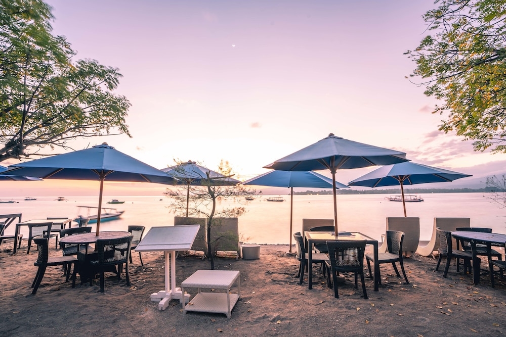 屋外ダイニングエリア