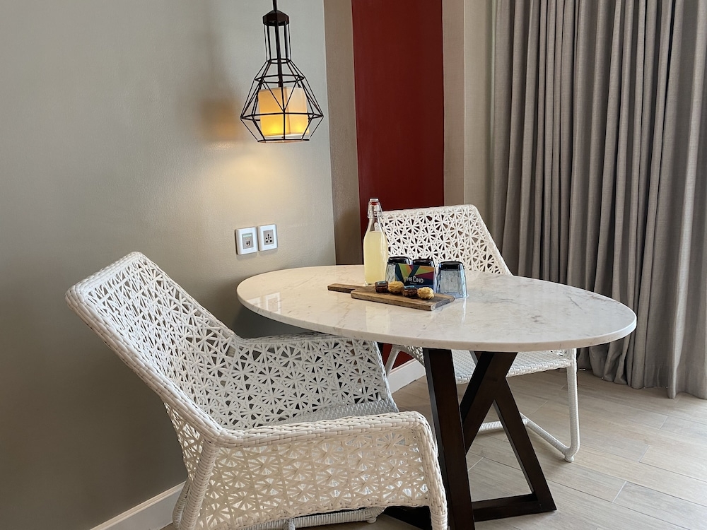 客室内のダイニングエリア