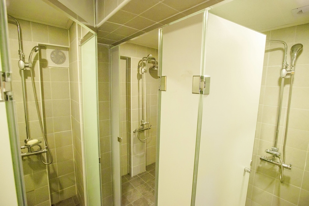 バスルームのシャワー